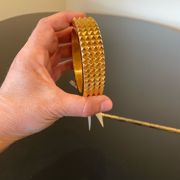 NWT Authentic Luxury Minimalist RARE Burberry gold plated spiked bangle/bracelet - Picture 13 of 17